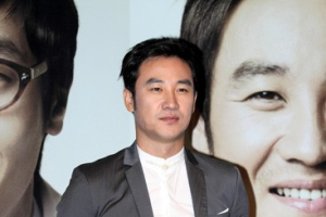 시크한 매력을 뽐내는 병훈 역의 '엄태웅'