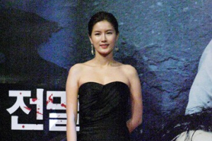 '지성원' 검은 미니드레스로 섹시하게