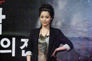'서영희' 다양한 악세사리와 의상으로 세련된 느낌