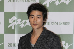 살아 있는 눈빛 연기를 선보이는 '김강우'
