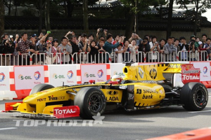 340km/h, 705마력의 '르노 F1머신 R29' 데모 현장