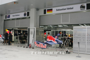 F1 최초 관람객에게 피트 개방