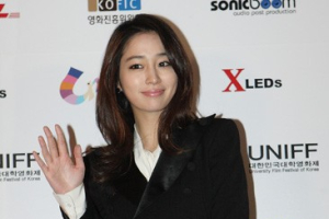 '이민정' 은은한 미소를 띄우며
