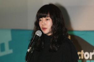 '임수정' 공로상 받았어요!