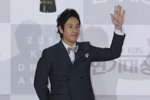'이선균' 단막극 남자상 수상했어요
