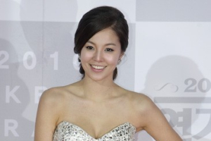 '김성은' 살짝 보이는 매력적인 가슴골