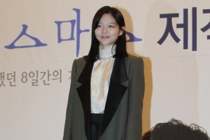 [화이트 크리스마스] 인기 여학생 유은성역의 이솜
