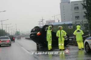 쌍용차 액티언 전복 사고…