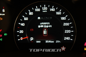 [포토] 신형 쏘렌토R의 국내 SUV 최초 7인치 TFT-LCD 계기판