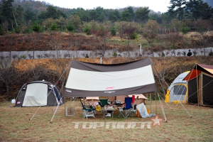 [솔로캠퍼의 슬로 캠핑] 그늘막에서 사랑방까지, ‘타프’의 세계