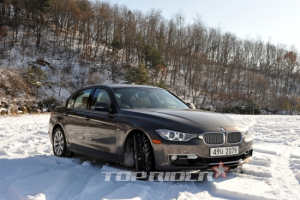 [시승기] BMW 320i…가솔린 엔진 강렬해