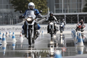 BMW모토라드, '라이딩 스쿨 2013' 개최