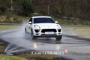 포르쉐 마칸 순정타이어 벤투스 S1 EVO 2 SUV 젖은 노면 성능은?