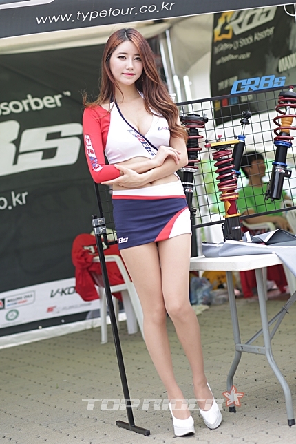 [포토] 우월한 몸매, 예쁜 미소를 지닌 레이싱모델 임솔아