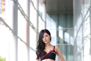 매혹적인 눈빛의 레이싱모델 송주아