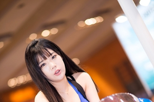레이싱 모델 채비니, 도도한 매력 과시