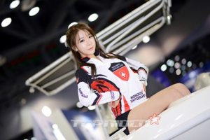 요트위에서 상큼 발랄한 레이싱 모델 엄지아