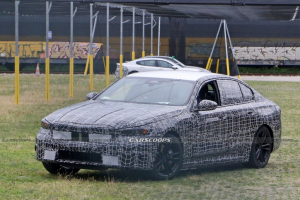BMW 5시리즈 풀체인지 포착, 그릴이 다시 작아졌다