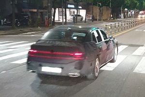 제네시스 신형 G90 리어램프, 이번에는 두 줄 모두 연결됐다