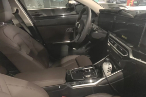BMW 3시리즈 부분변경 실내부터 공개, 확 변했다