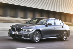 BMW 320e 보급형 PHEV 국내 투입된다, 가격은 320d 수준