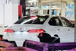 BMW 5시리즈 풀체인지 후면부 유출, 얇아진 리어램프
