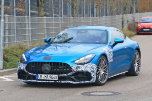 AMG GT에 4기통 터보 엔진 적용되나? 보급형 테스트카 포착
