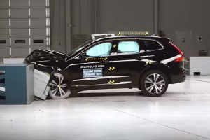 볼보 XC60, IIHS 충돌테스트 유일한 만점..최강 안전성