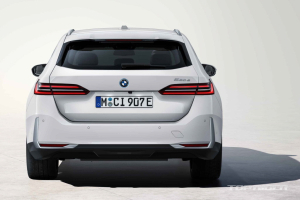 BMW 5시리즈 투어링 하이브리드 공개, 전기로 96km 주행 가능