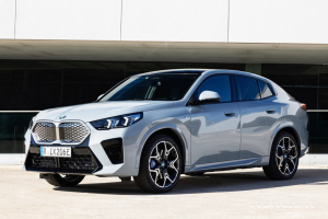 BMW iX2 하반기 국내 출시 예고, 전륜구동 쿠페형 전기 SUV