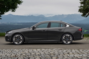 BMW 5시리즈 하이브리드 550e 연내 출시, M550i 대체하는 고성능