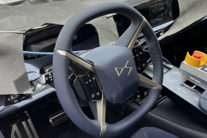 DS8 티저 공개, 750km 주행 전기차..리어램프는 K5?