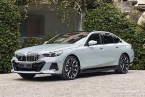 BMW 5시리즈 사륜구동 전기차 내달 출시, 주행거리 '412km'